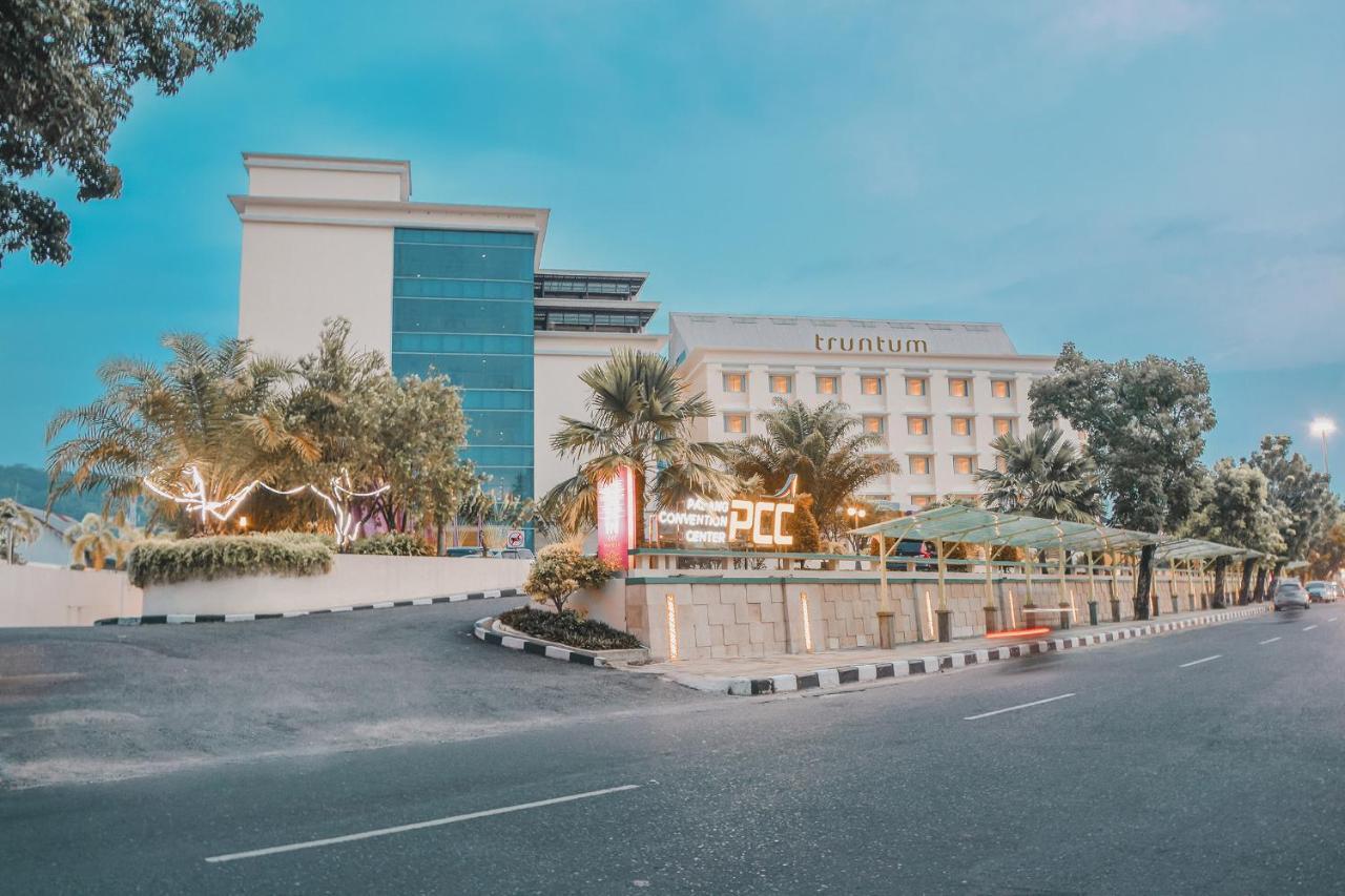 Truntum Padang Hotel Luaran gambar