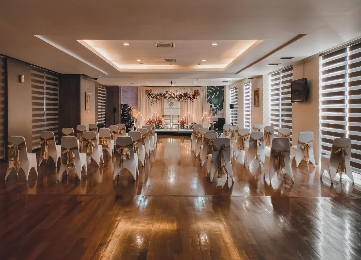 Truntum Padang Hotel Luaran gambar